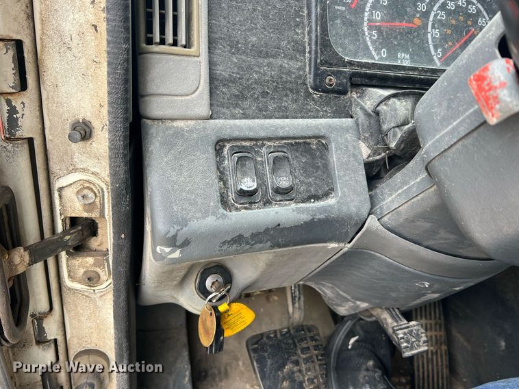 image for item NA9090 2007 Freightliner Columbia semi truck