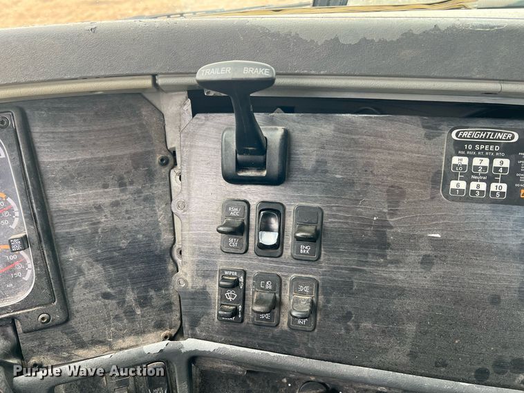 image for item NA9090 2007 Freightliner Columbia semi truck