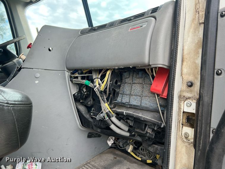 image for item NA9090 2007 Freightliner Columbia semi truck