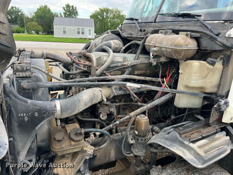 image for item NA9090 2007 Freightliner Columbia semi truck