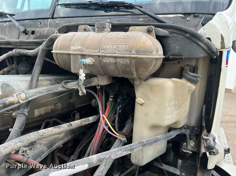 image for item NA9090 2007 Freightliner Columbia semi truck