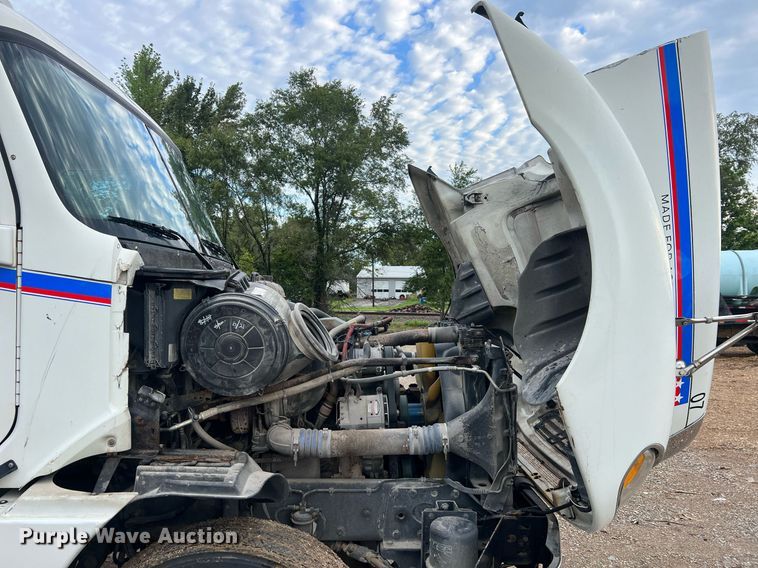 image for item NA9090 2007 Freightliner Columbia semi truck