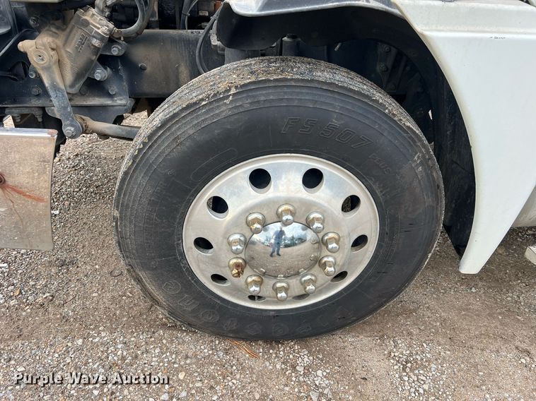 image for item NA9090 2007 Freightliner Columbia semi truck