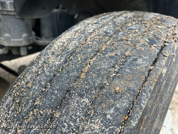 image for item NA9090 2007 Freightliner Columbia semi truck