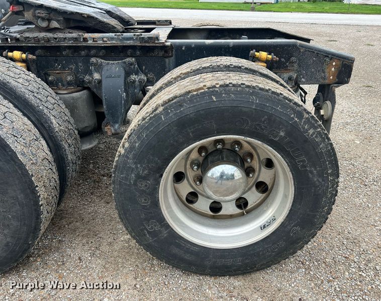 image for item NA9090 2007 Freightliner Columbia semi truck