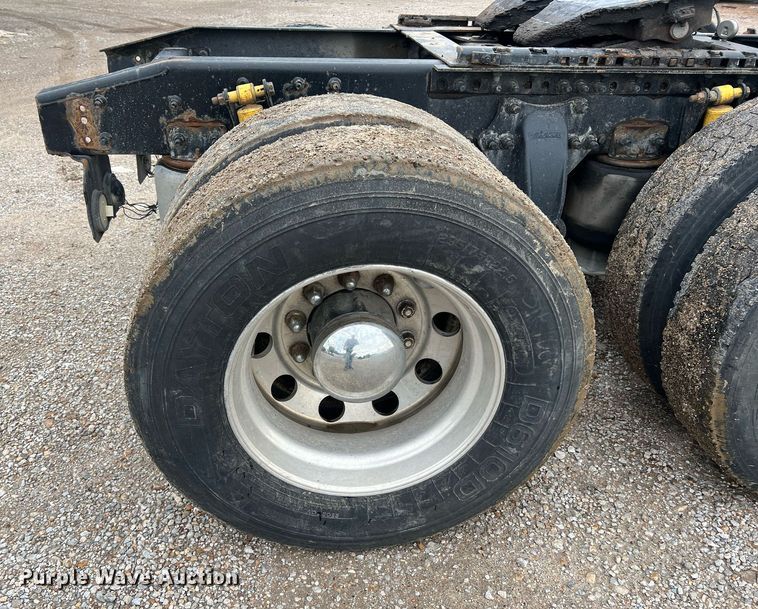 image for item NA9090 2007 Freightliner Columbia semi truck