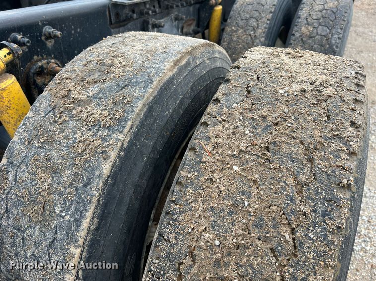 image for item NA9090 2007 Freightliner Columbia semi truck