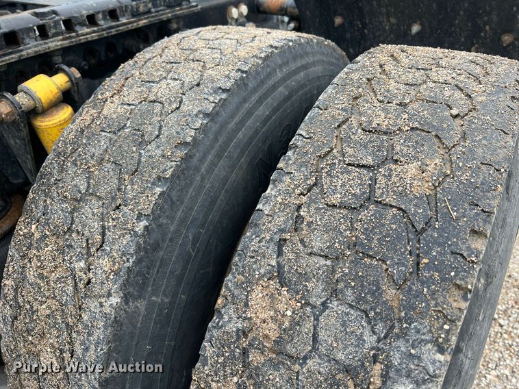 image for item NA9090 2007 Freightliner Columbia semi truck