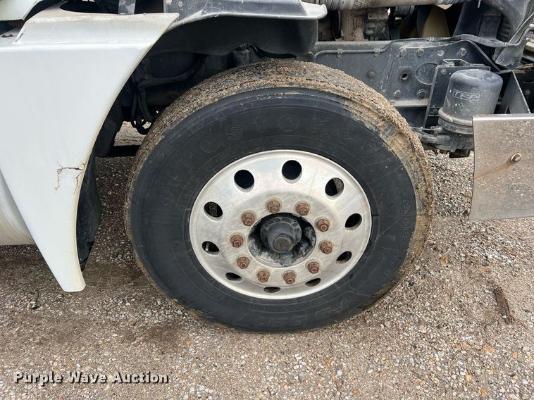 image for item NA9090 2007 Freightliner Columbia semi truck