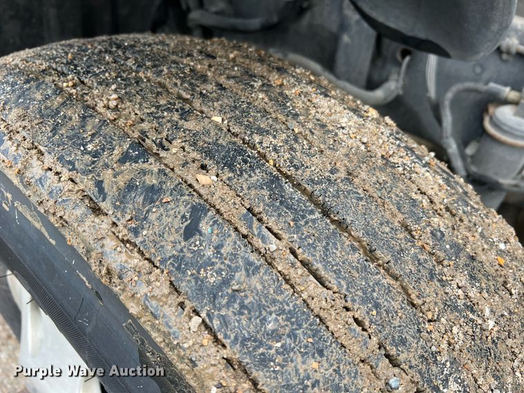 image for item NA9090 2007 Freightliner Columbia semi truck