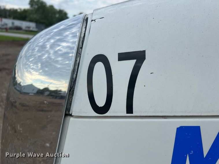 image for item NA9090 2007 Freightliner Columbia semi truck