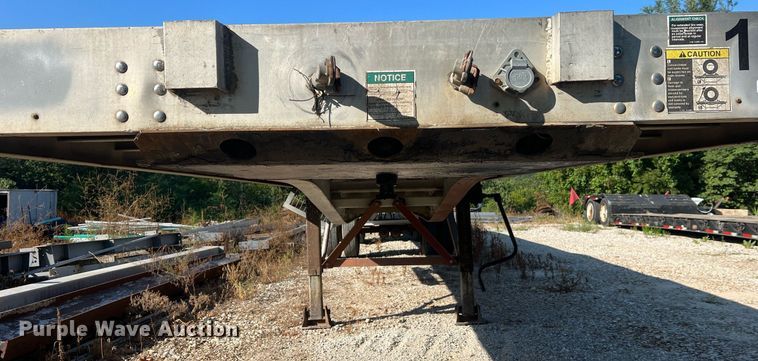 image for item NA9146 2001 Wilson CF900  flatbed trailer