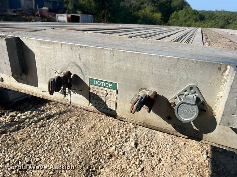 image for item NA9146 2001 Wilson CF900  flatbed trailer