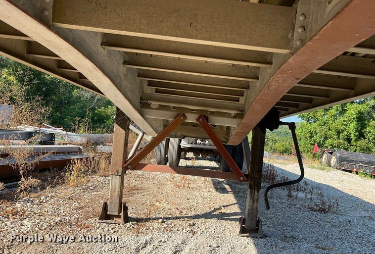 image for item NA9146 2001 Wilson CF900  flatbed trailer