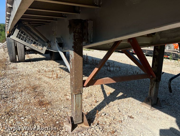 image for item NA9146 2001 Wilson CF900  flatbed trailer