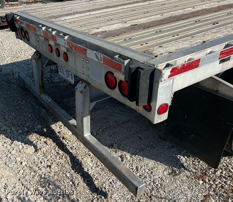 image for item NA9146 2001 Wilson CF900  flatbed trailer