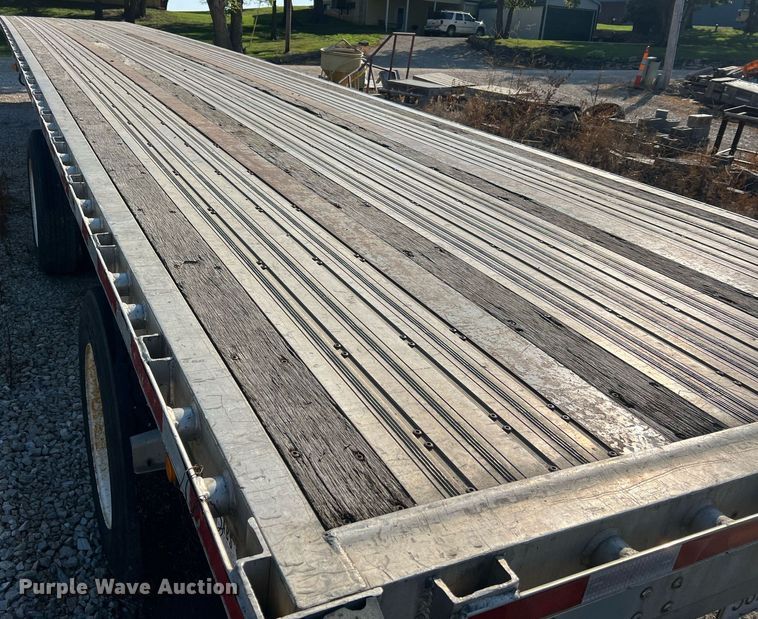 image for item NA9146 2001 Wilson CF900  flatbed trailer