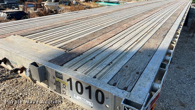 image for item NA9146 2001 Wilson CF900  flatbed trailer