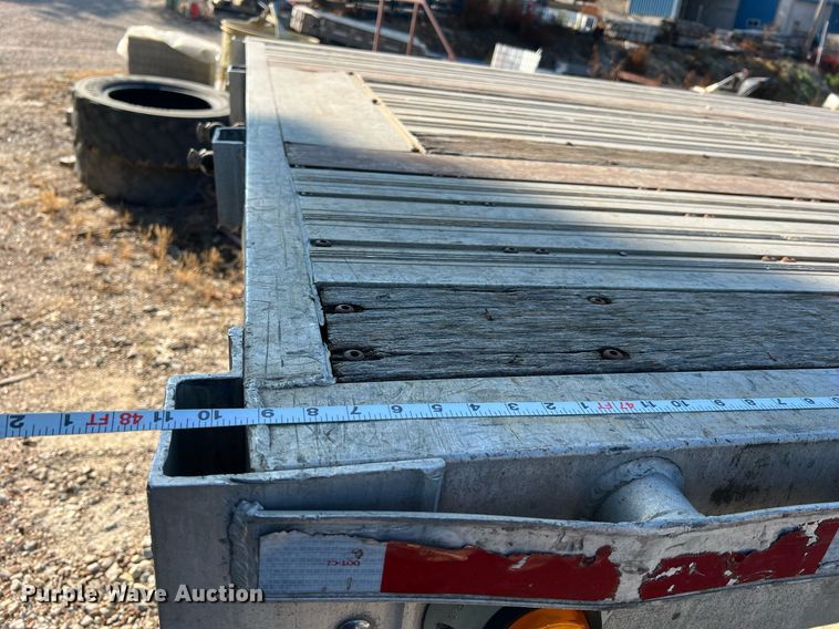 image for item NA9146 2001 Wilson CF900  flatbed trailer