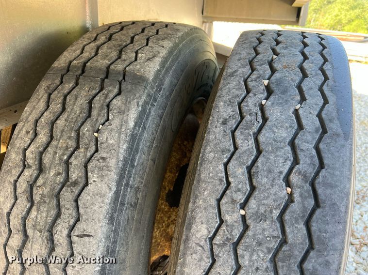 image for item NA9146 2001 Wilson CF900  flatbed trailer