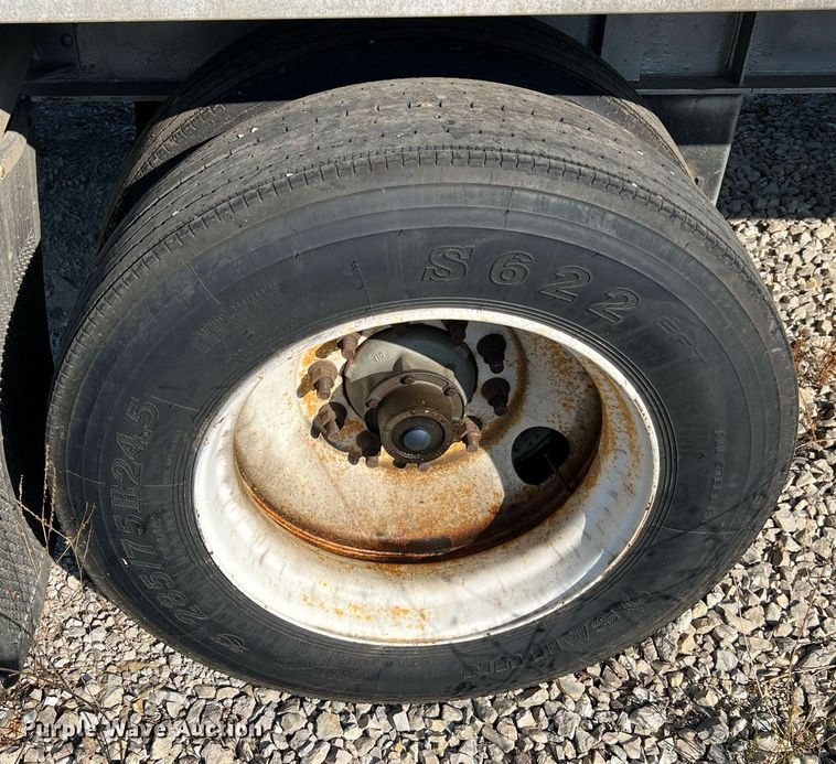 image for item NA9146 2001 Wilson CF900  flatbed trailer