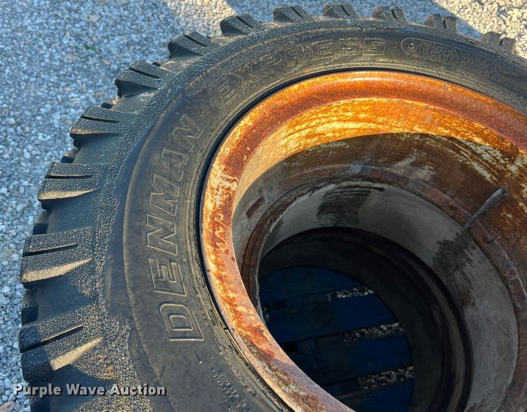 image for item NA9153 (6) 9.00-20 tires and wheels