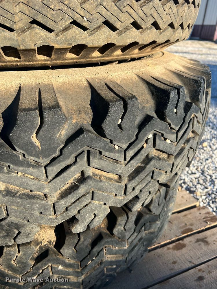 image for item NA9153 (6) 9.00-20 tires and wheels