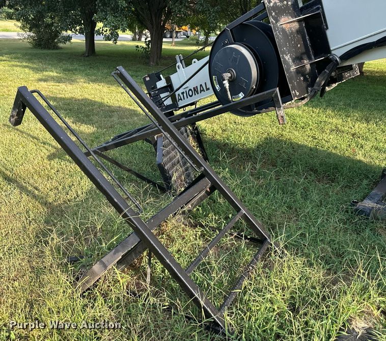 image for item NL9011 National 400B  truck crane