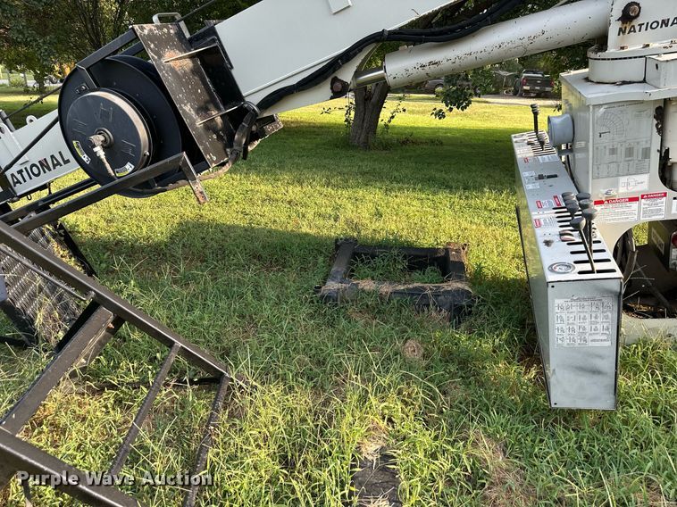 image for item NL9011 National 400B  truck crane