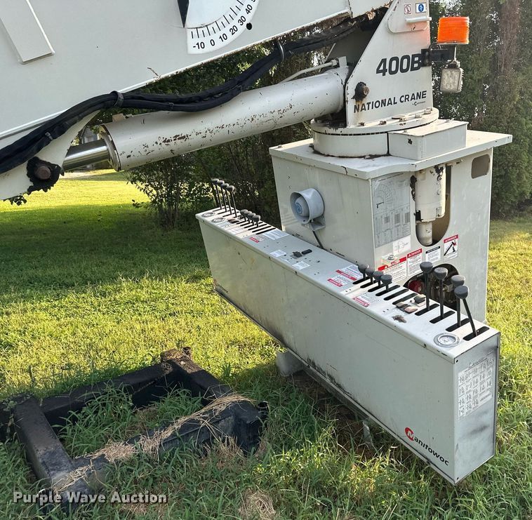 image for item NL9011 National 400B  truck crane