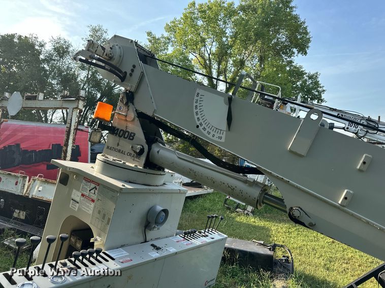 image for item NL9011 National 400B  truck crane
