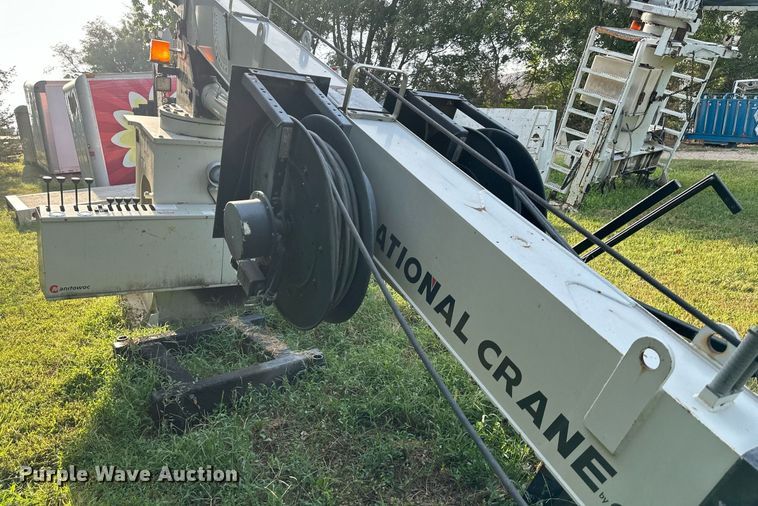 image for item NL9011 National 400B  truck crane