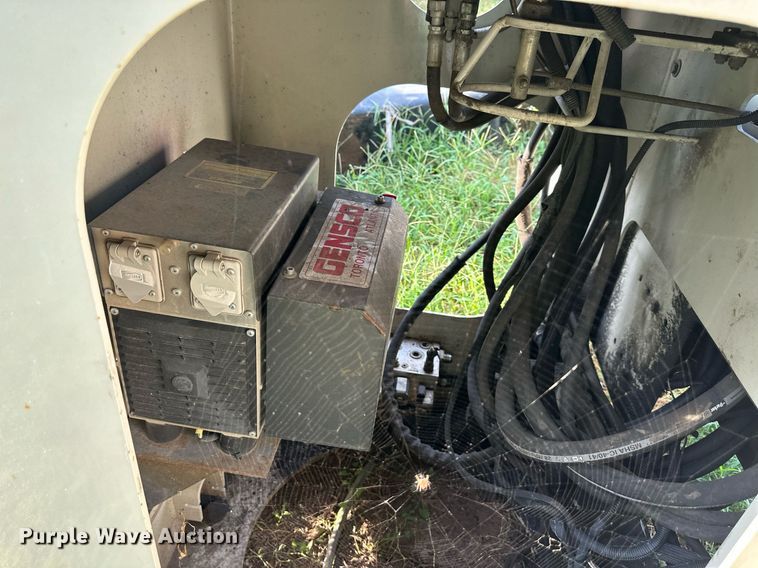 image for item NL9011 National 400B  truck crane