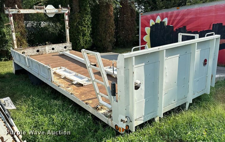 image for item NL9012 22' L flatbed