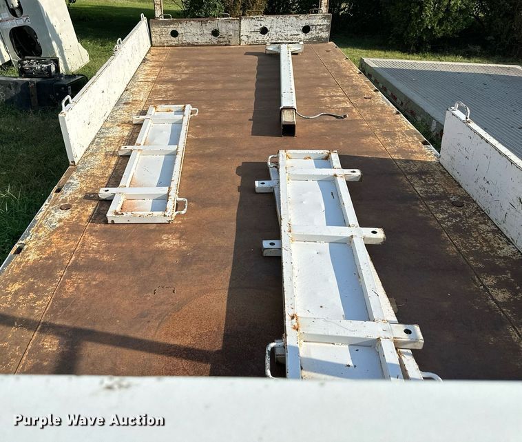 image for item NL9012 22' L flatbed