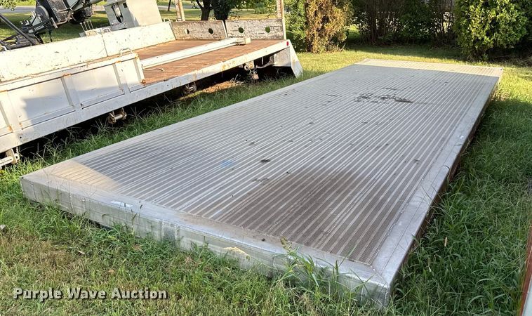 image for item NL9013 24' L aluminum flatbed