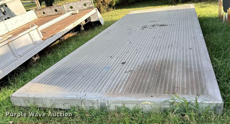 image for item NL9013 24' L aluminum flatbed