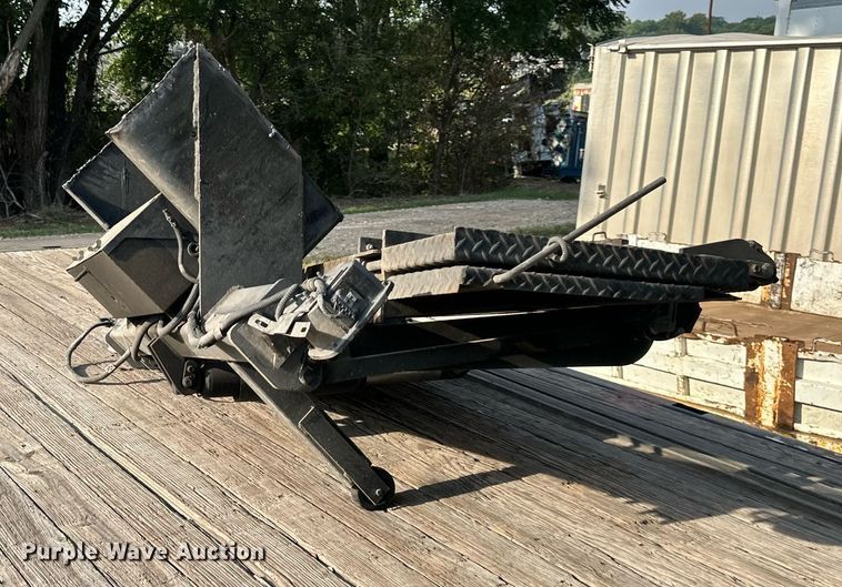 image for item NL9017 21' 6" L x 96" W flatbed