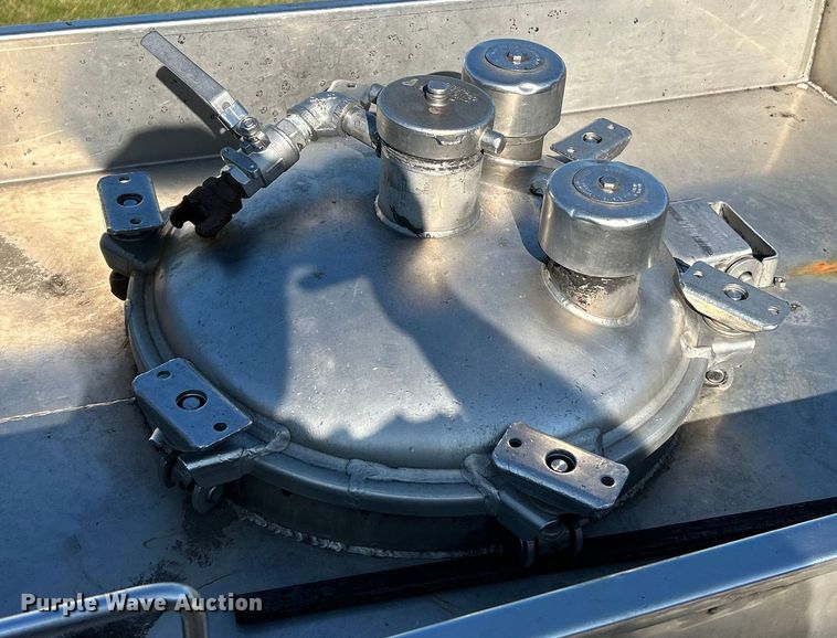 image for item NL9518 1989 Sunshine Stainless Tank & Equip  tank trailer