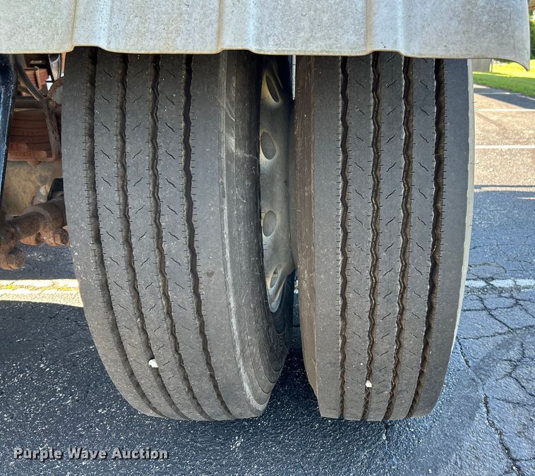 image for item NL9518 1989 Sunshine Stainless Tank & Equip  tank trailer