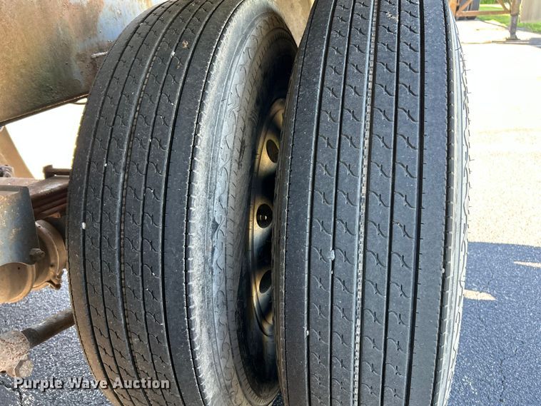 image for item NL9518 1989 Sunshine Stainless Tank & Equip  tank trailer