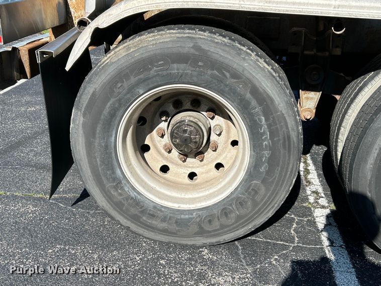 image for item NL9518 1989 Sunshine Stainless Tank & Equip  tank trailer