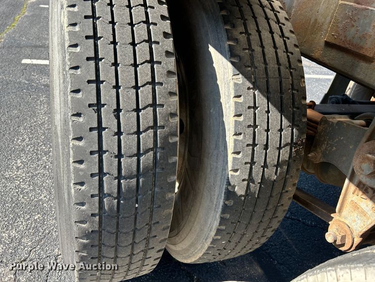 image for item NL9518 1989 Sunshine Stainless Tank & Equip  tank trailer