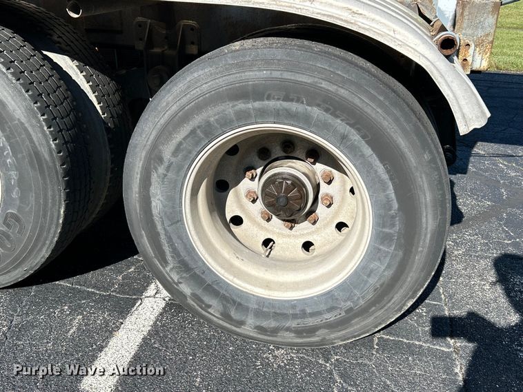 image for item NL9518 1989 Sunshine Stainless Tank & Equip  tank trailer