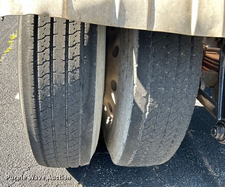 image for item NL9518 1989 Sunshine Stainless Tank & Equip  tank trailer