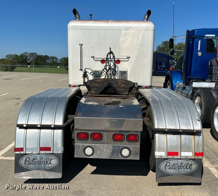 image for item NL9520 2007 Peterbilt 379  semi truck