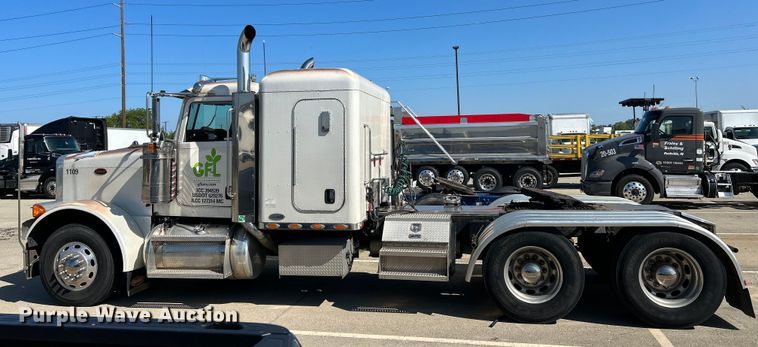 image for item NL9520 2007 Peterbilt 379  semi truck