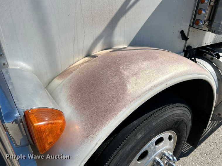 image for item NL9520 2007 Peterbilt 379  semi truck