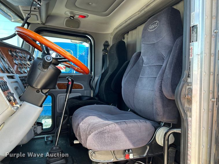 image for item NL9520 2007 Peterbilt 379  semi truck