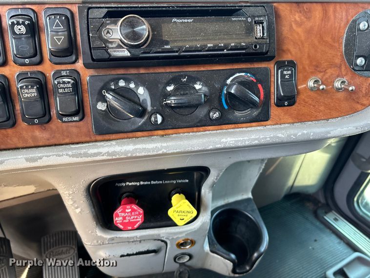 image for item NL9520 2007 Peterbilt 379  semi truck